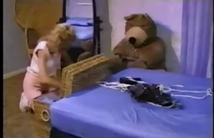 XXX فيرونيكا Avluv لديه علاقة سكس انسان مع حصان غرامية مع وكيل عقاري أمام زوجها