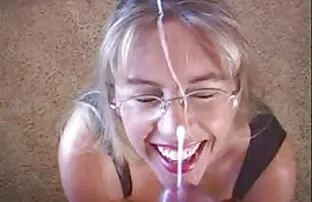 XXX أنيا الحرير تعلم الجنس من سكس بنت ينيكها حمار جدتها