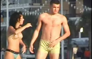 XXX فاتنة ممارسة سكس حيوانات 2018 الجنس مع رجل اسود