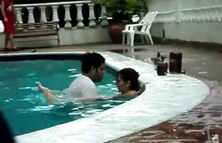 XXX فتاة شقية حيوانات سكس نساء